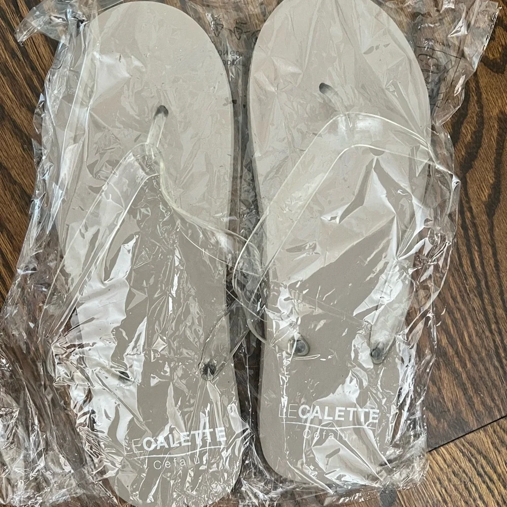 Lot of new thing flip flops - Picture 3 of 5